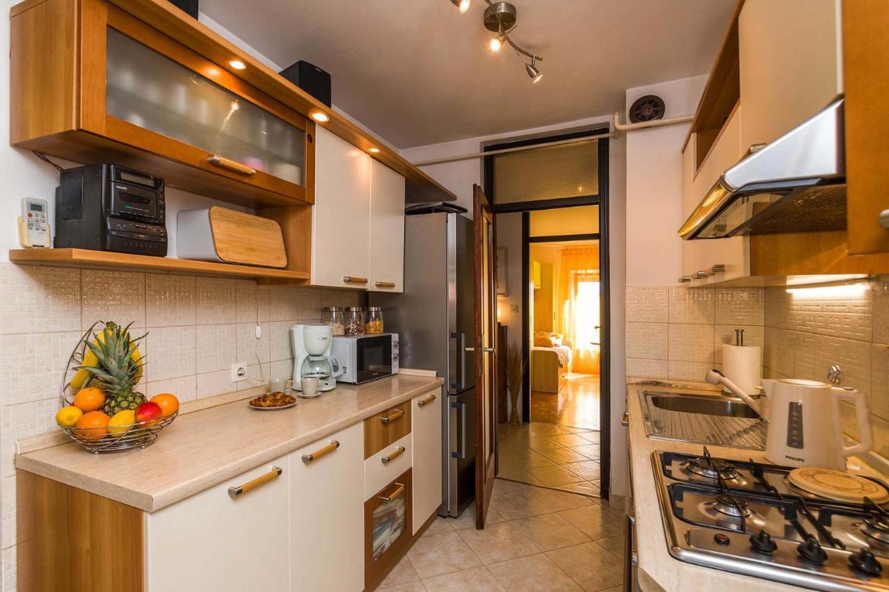 Apartment Many Pula Bagian luar foto